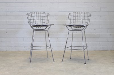 Lot 382 - A pair of Bertoia bar stools