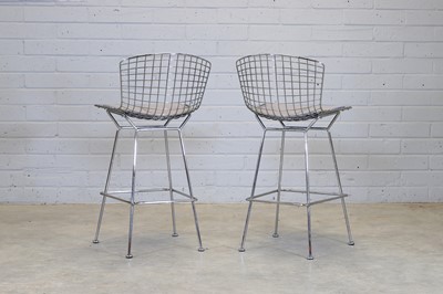 Lot 382 - A pair of Bertoia bar stools