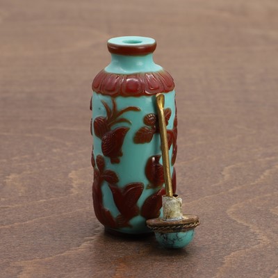Lot 283 - A Chinese overlay Peking glass snuff bottle