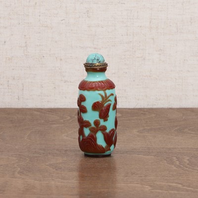 Lot 283 - A Chinese overlay Peking glass snuff bottle