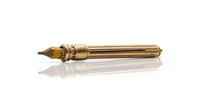 Lot 31 - A 9ct gold propelling pencil