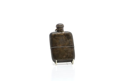 Lot 27 - An Edwardian silver hip flask
