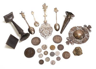 Lot 57 - A collection of silver items