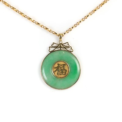 Lot 152 - A Jade 'bi' disc pendant