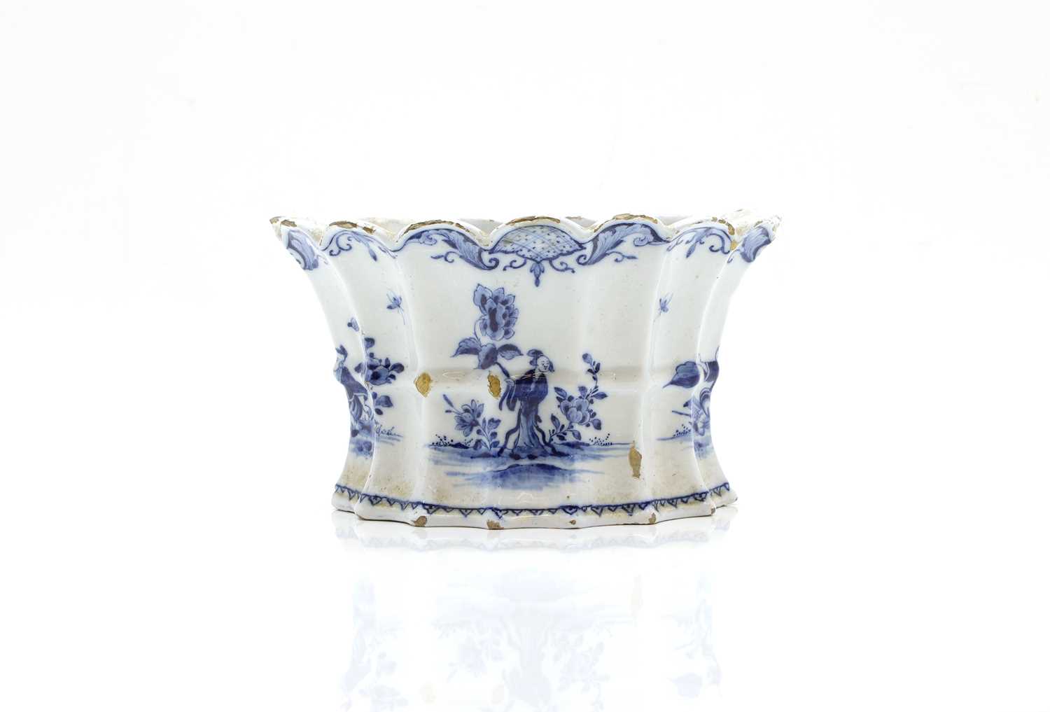 Lot 117 - A Delft blue and white pottery flower trough