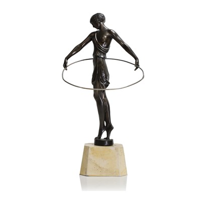 Lot 37 - An Art Deco patinated bronze figure