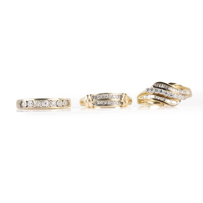 Lot 318 - A group of three 9ct gold diamond rings