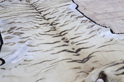 Lot 359 - A taxidermy Bengal tiger skin rug