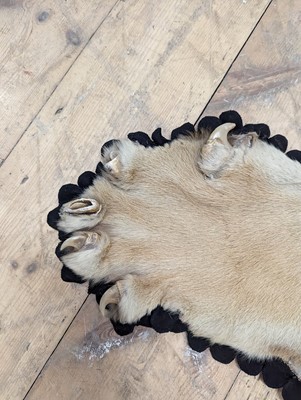 Lot 359 - A taxidermy Bengal tiger skin rug