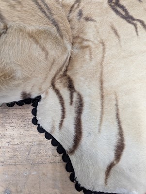 Lot 359 - A taxidermy Bengal tiger skin rug