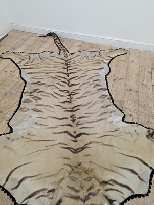 Lot 359 - A taxidermy Bengal tiger skin rug
