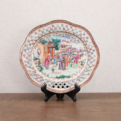 Lot 84 - A Chinese export famille rose dish