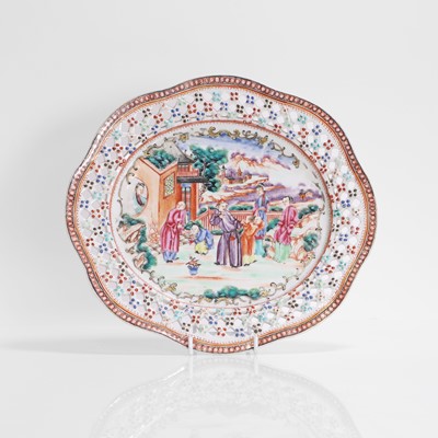 Lot 101 - A Chinese export famille rose dish