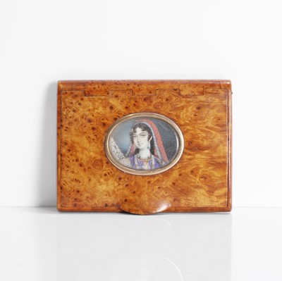 Lot 242 - A Victorian burrwood snuffbox