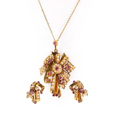 Lot 210 - An Indian gold ruby and split pear pendant and earring set, c.1950