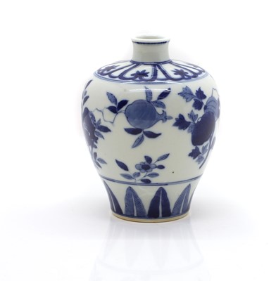 Lot 175 - A Chinese blue and white procelain vase