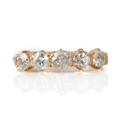 Lot 115 - A diamond five stone ring