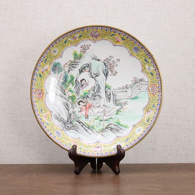 Lot 116 - A Chinese Canton painted enamel plate，