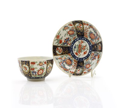 Lot 122 - A First Period Worcester porcelain teacup and saucer