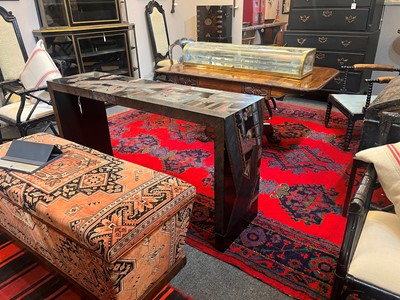 Lot 29 - A Chinese-style coromandel lacquer console table
