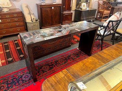 Lot 29 - A Chinese-style coromandel lacquer console table