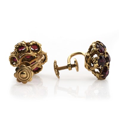 Lot 88 - A pair of garnet cluster earrings