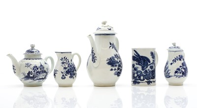 Lot 214 - A collection of Worcester blue and white porcelain