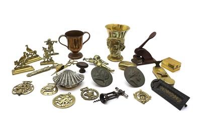 Lot 255 - A collection of brassware