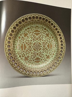 Lot 91 - A large Chinese famille rose plate