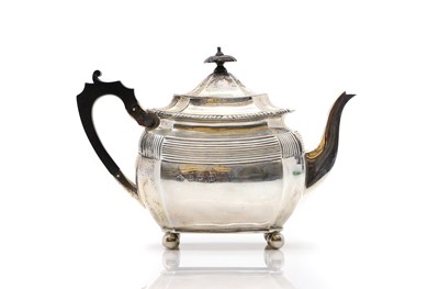 Lot 1 - A silver teapot