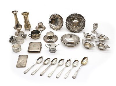 Lot 33 - A group of silver items