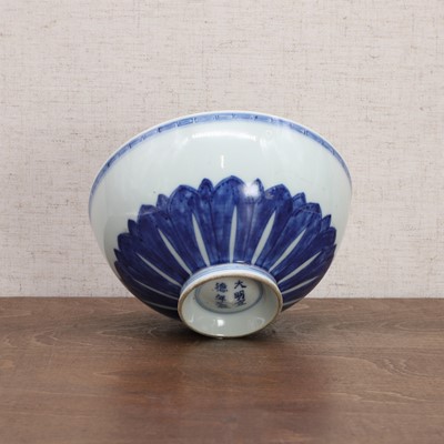 Lot 53 - A Chinese blue and white bowl