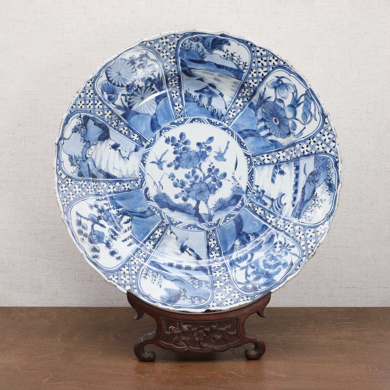 Lot 34 - A Chinese export blue and white charger