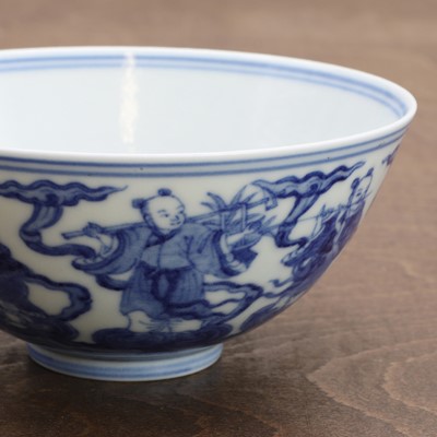 Lot 60 - A Chinese blue and white bowl