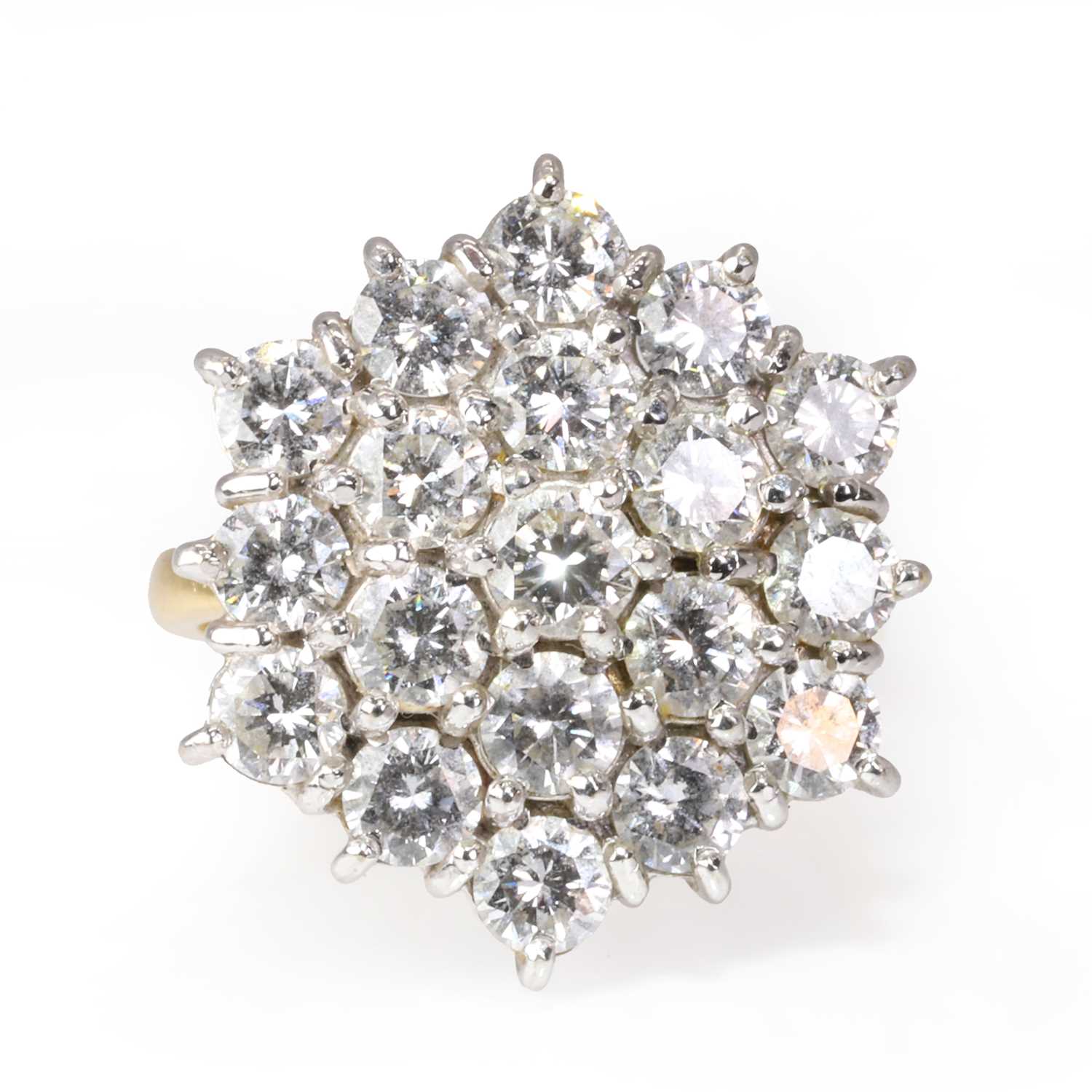 Lot 98 - An 18ct gold diamond cluster ring