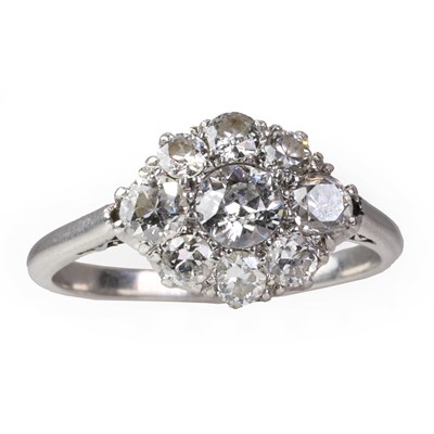 Lot 61 - A platinum and diamond cluster ring, c.1920