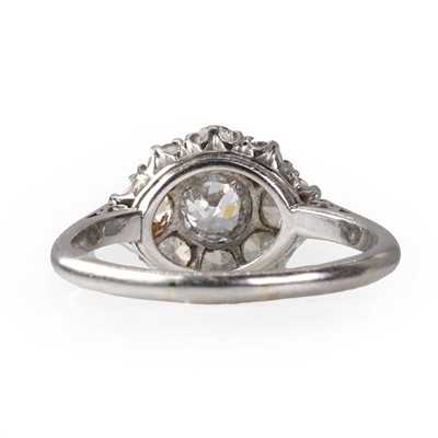 Lot 61 - A platinum and diamond cluster ring, c.1920