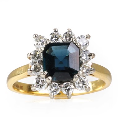 Lot 140 - An 18ct gold sapphire and diamond cluster ring