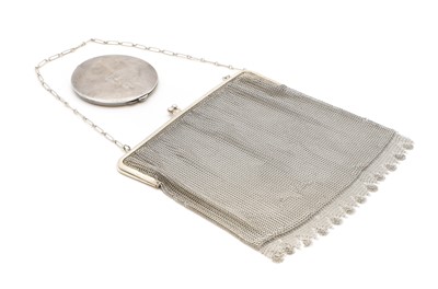 Lot 30 - A silver mesh evening bag