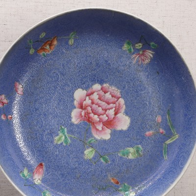 Lot 77 - A pair of Chinese famille rose plates