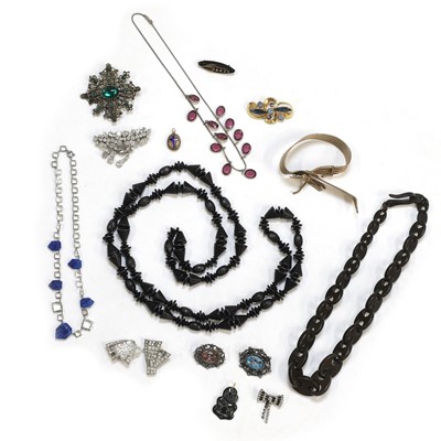 Lot 452 - A collection of costume jewellery