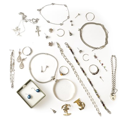 Lot 436 - A collection of silver jewellery