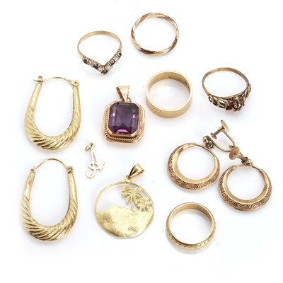 Lot 314 - A group of 9ct gold jewellery