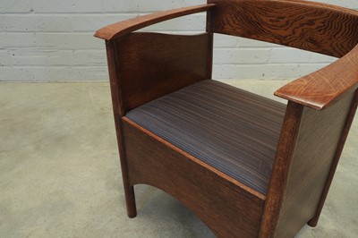 Lot 114 - An oak armchair
