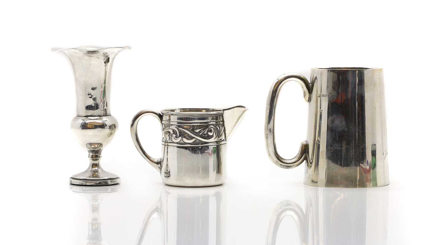 Lot 34 - A group of silver items