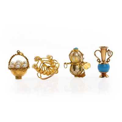 Lot 375 - A small group of gold jewellery