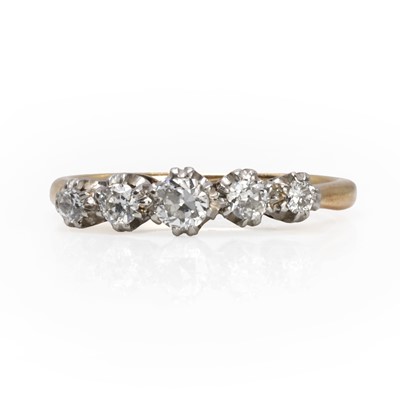 Lot 104 - A diamond five stone ring