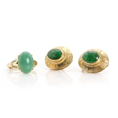 Lot 270 - A pair of jade clip earrings and a jade ring