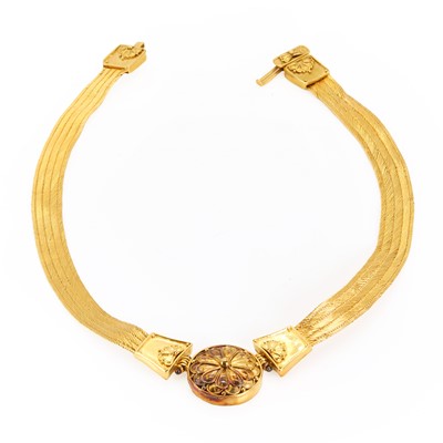 Lot 245 - A high carat gold necklace