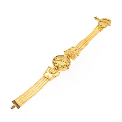 Lot 246 - A high carat gold bracelet